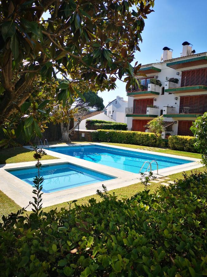 Apartamento Con Piscina L' Ancora カレリャ・デ・パラフルジェリ エクステリア 写真