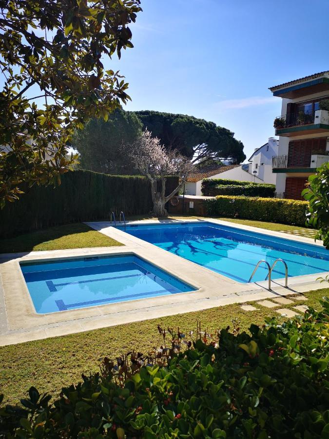 Apartamento Con Piscina L' Ancora カレリャ・デ・パラフルジェリ エクステリア 写真