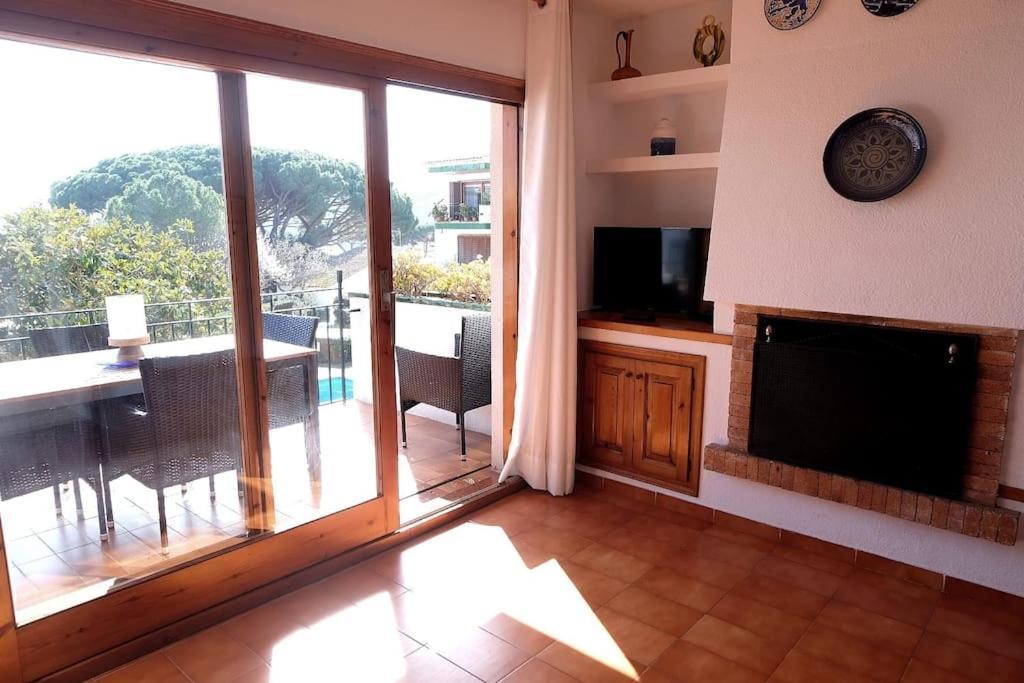 Apartamento Con Piscina L' Ancora カレリャ・デ・パラフルジェリ エクステリア 写真